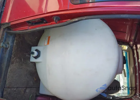 1998 Ford E-250 z USA, uszkodzony, nr VIN 1FTNE24L9WHA02881